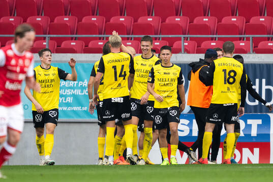 Mjällbys spelare jublar