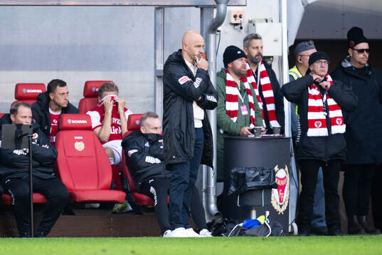 Kalmars tränare Stefan Larsson deppar