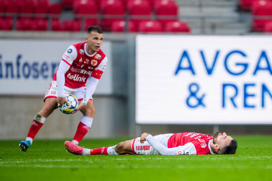 Kalmars Simon Skrabb och Dino Islamovic deppar