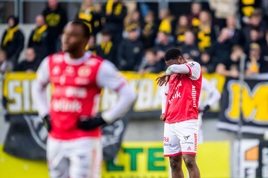 Kalmars Abdussalam Magashy och Vince Osuji deppar