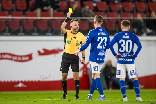 Domare Jasmin Svraka tilldelar GIF Sundsvalls Hugo Aviander