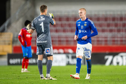 GIF Sundsvalls målvakt Jonas Olsson och Lucas Forsberg
