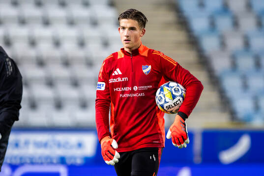 IFK Norrköpings målvakt David Andersson på uppvärmningen