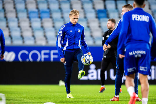IFK Norrköpings Marcus Baggesen på uppvärmningen