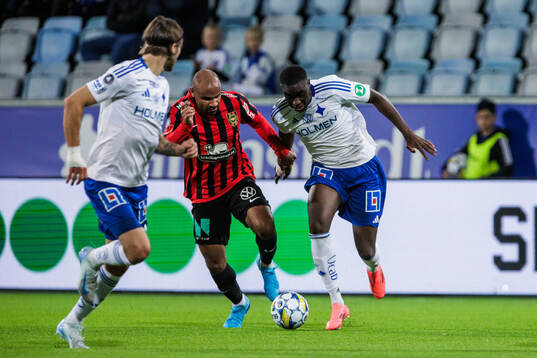 Brommapojkarnas Serge-Junior Martinsson Ngouali och IFK