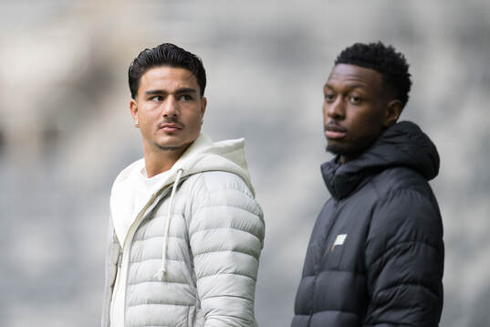 Hammarbys Jusef Erabi på läktaren