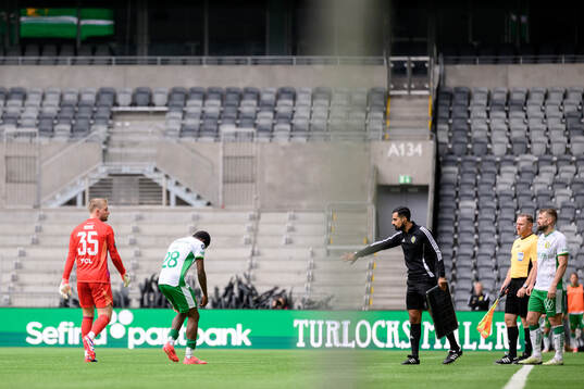 Djurgårdens Jacob Rinne och Hammarbys Bouzomana Toure