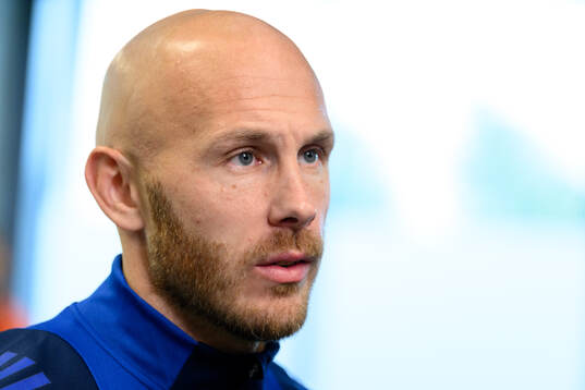 Djurgårdens Magnus Eriksson blir intervjuad