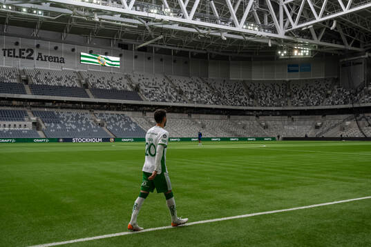 Hammarbys Nahir Besara lämnar planen