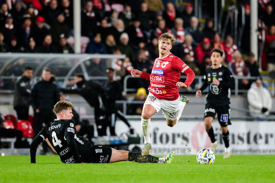 Örebros Erik McCue och Degerfors Kevin Holmén