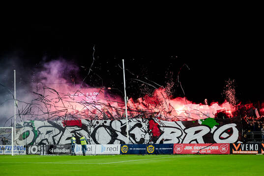 Örebros supportrar med tifo