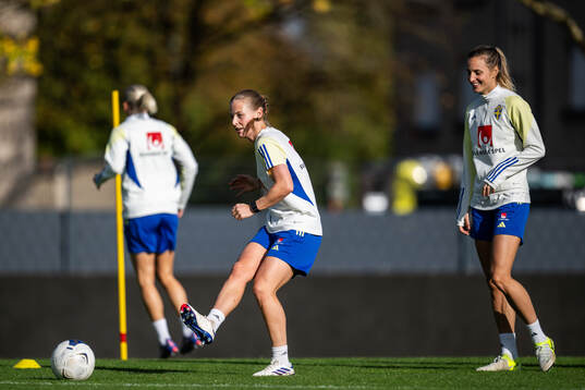 Anna Anvegård and Nathalie Björn of the Swedish women's