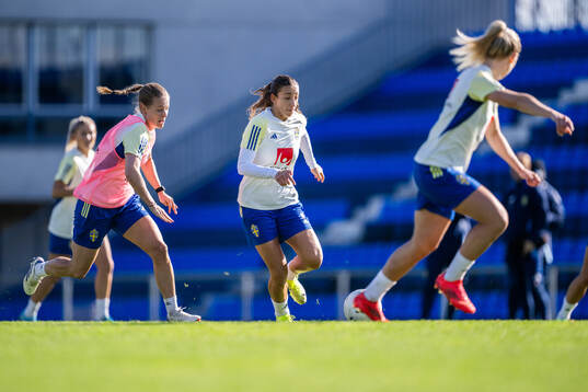 Anna Anvegård and Rusul Rosa Kafaji of the Swedish women's