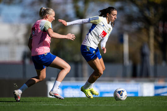 Stina Blackstenius and Rusul Rosa Kafaji of the Swedish