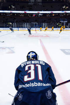 Linköpings målvakt Jesper Myrenberg på uppvärmningen