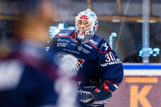 Linköpings målvakt Christian Heljanko på uppvärmningen