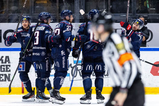 Linköpings Markus Ljungh jublar med lagkamrater