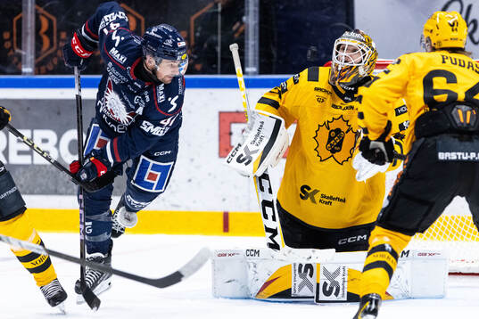 Linköpings Broc Little och Skellefteås målvakt Linus