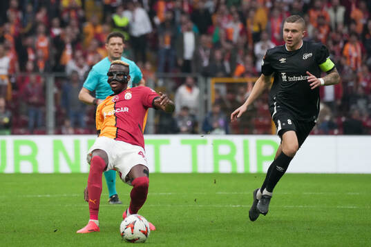 Victor Osihmen of Galatasaray and Sebastian Holmen of
