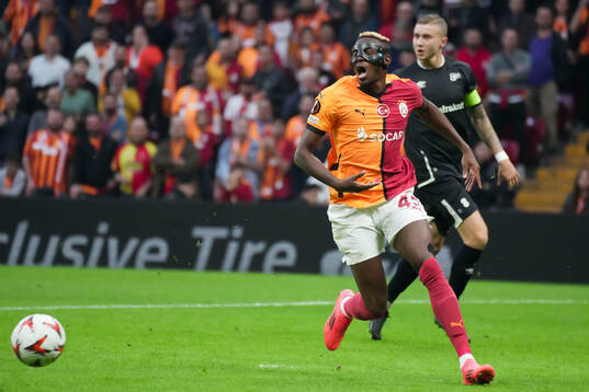 Victor Osihmen of Galatasaray and Sebastian Holmen of