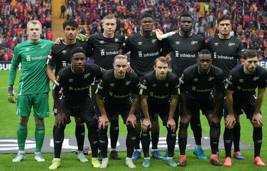 The starting eleven of Elfsborg poses for a team group photo