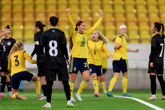 Filippa Sjöström of Sweden celebrate the 9-0 goal