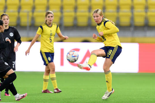 Thea Carlsson of Sweden