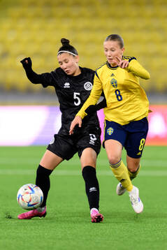 Aizada Adilbek of Kazakhstan and Fanny Peterson of Sweden