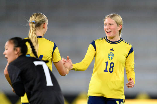 Thea Carlsson of Sweden celebrates
