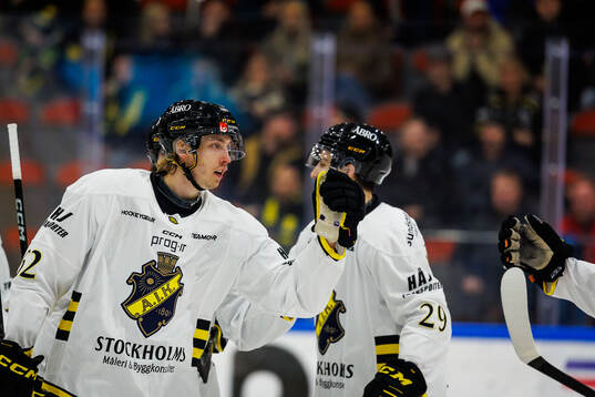 AIKs Simon Åkerström jublar