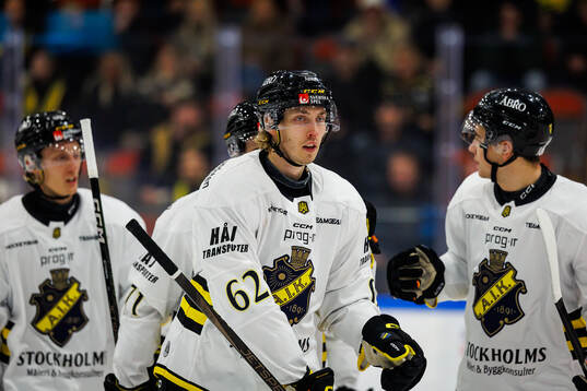 AIKs Simon Åkerström jublar