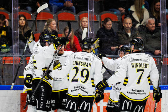 AIKs Christoffer Björk jublar