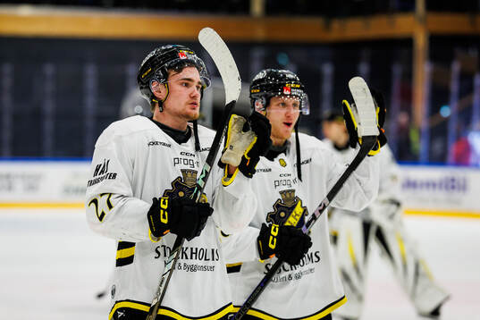 AIKs Christoffer Björk och Oskar Magnusson jublar