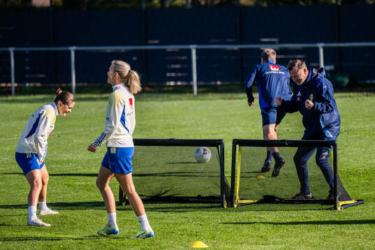 Hanna Wijk, Josefine Rybrink and head coach Peter