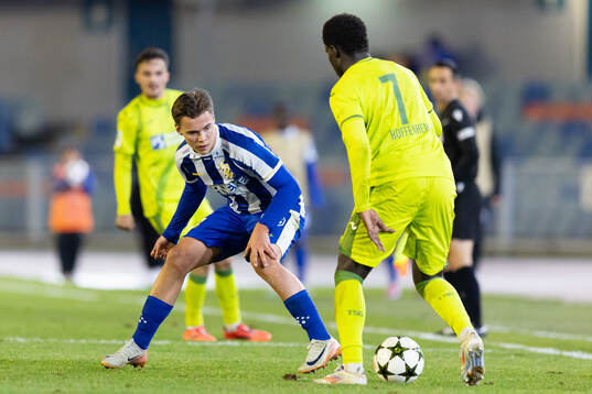 Elis Barlind of IFK Göteborg and Blessing Makanda of