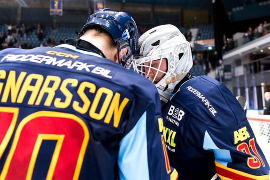Djurgårdens Jakob Ragnarsson och målvakt Viktor Andrén