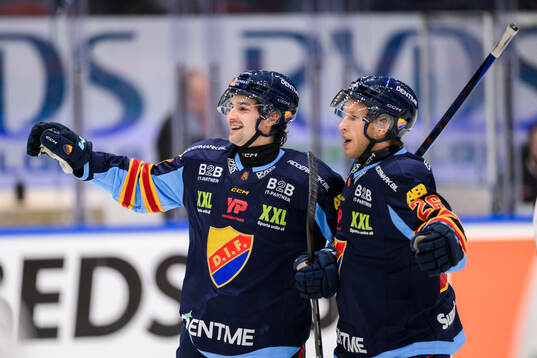 Djurgårdens Jonathan Tychonick och Fredric Weigel jublar