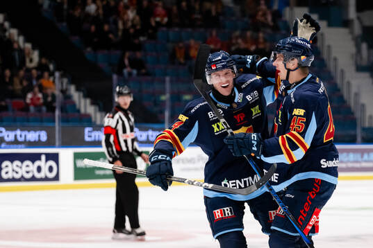 Djurgårdens Edvin Hammarlund och Hugo Blixt jublar