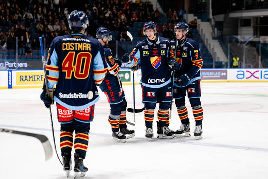 Djurgårdens Edvin Hammarlund och Hugo Blixt jublar