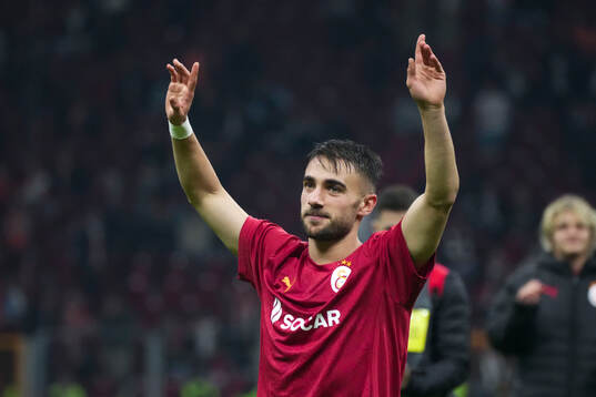 Yunus Akgun of Galatasaray celebrates