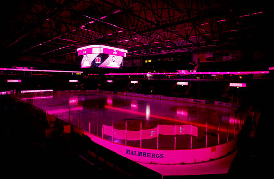 Rosa Behrn Arena i samband rosa bandet kampanjen