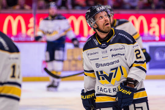 HV71s Mattias Tedenby deppar