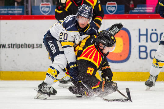 HV71s Andre Petersson och Brynäs Jakob Silfverberg