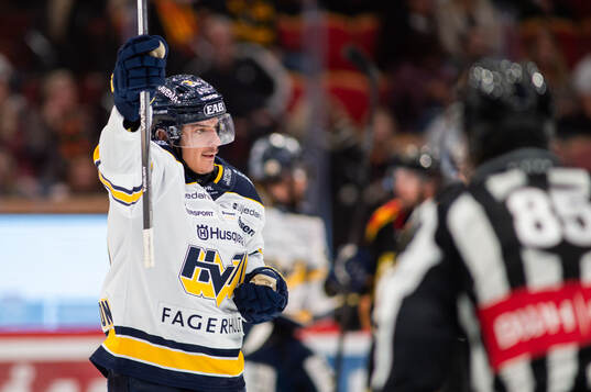 HV71s Andre Petersson jublar