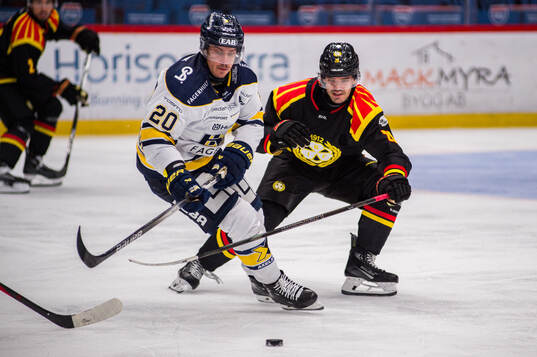 HV71s Andre Petersson och Brynäs Axel Andersson