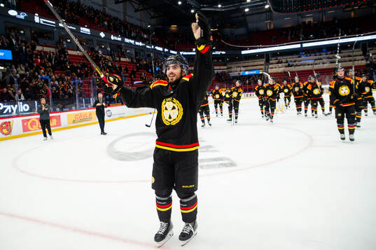 Brynäs Bobby Trivigno jublar