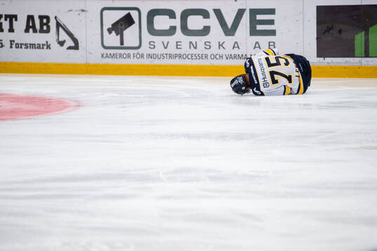 HV71s Radan Lenc har ont