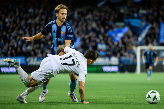 Joao Saraiva of Vitória SC and Daniel Stensson of