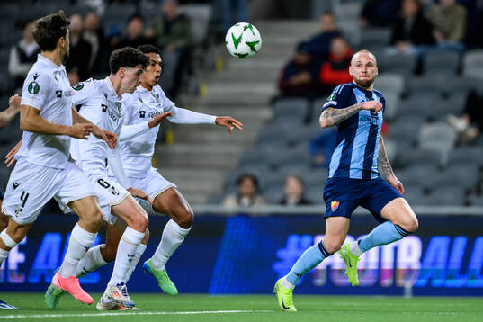 Ribeiro Tomás and Manuel Silva of Vitória SC and Adam