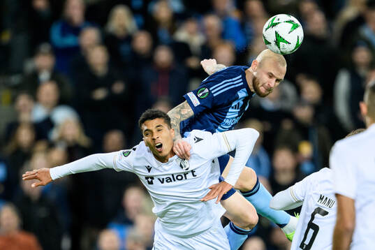 Baio Alberto of Vitória SC and Adam Ståhl of Djurgården